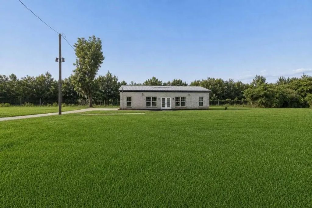 638 Kelly Lane, Holiday Lakes