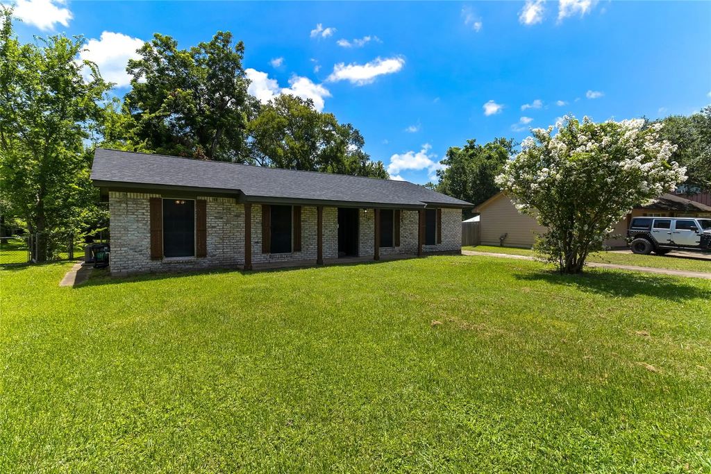 117 Cannon Street, Clute