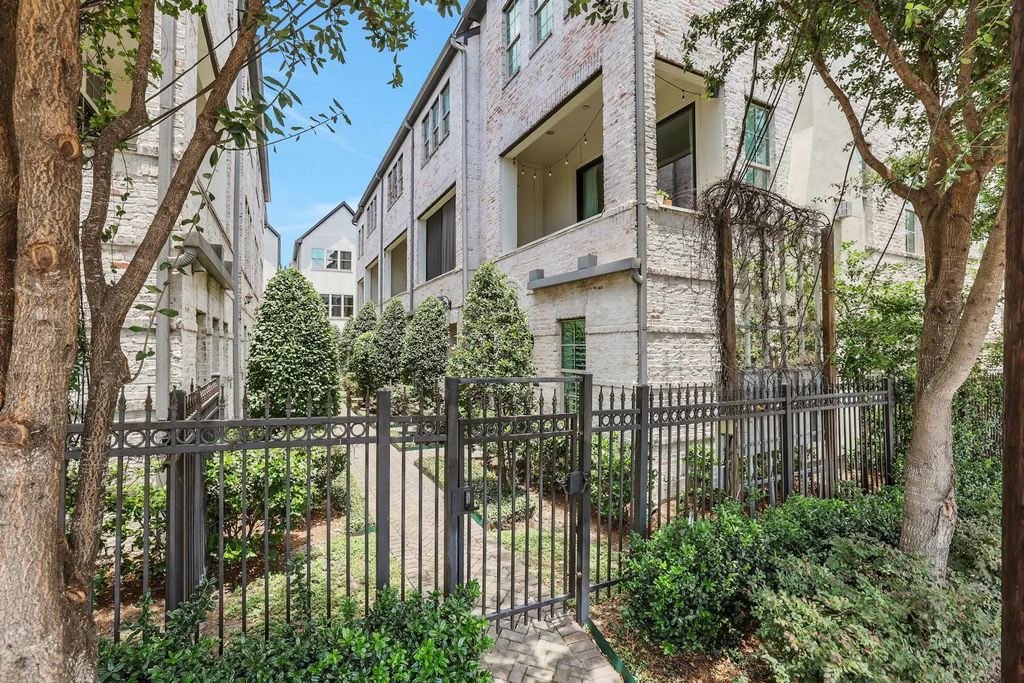 4045 Leeland Street, Houston