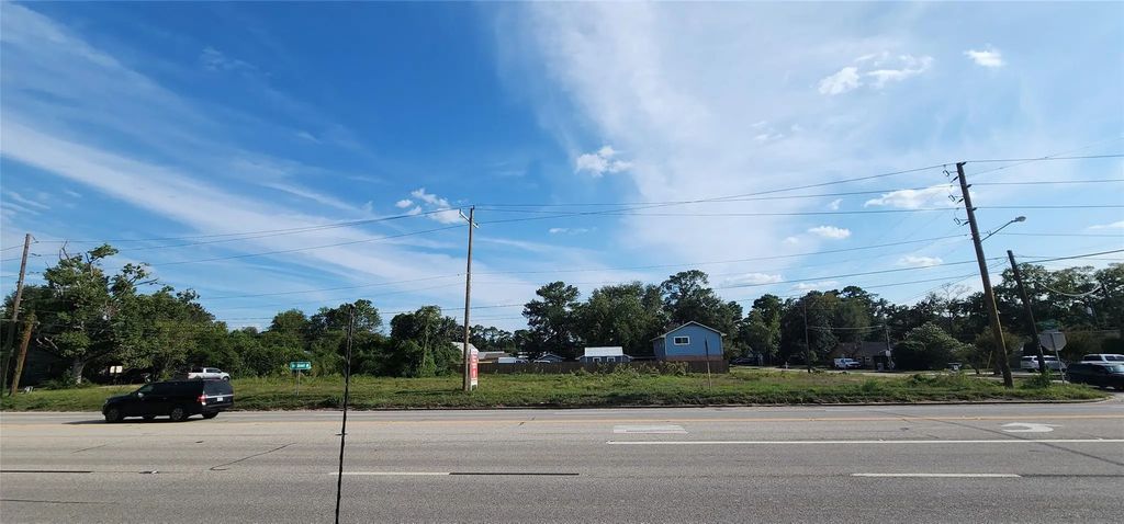 225 Loop 336 West, Conroe