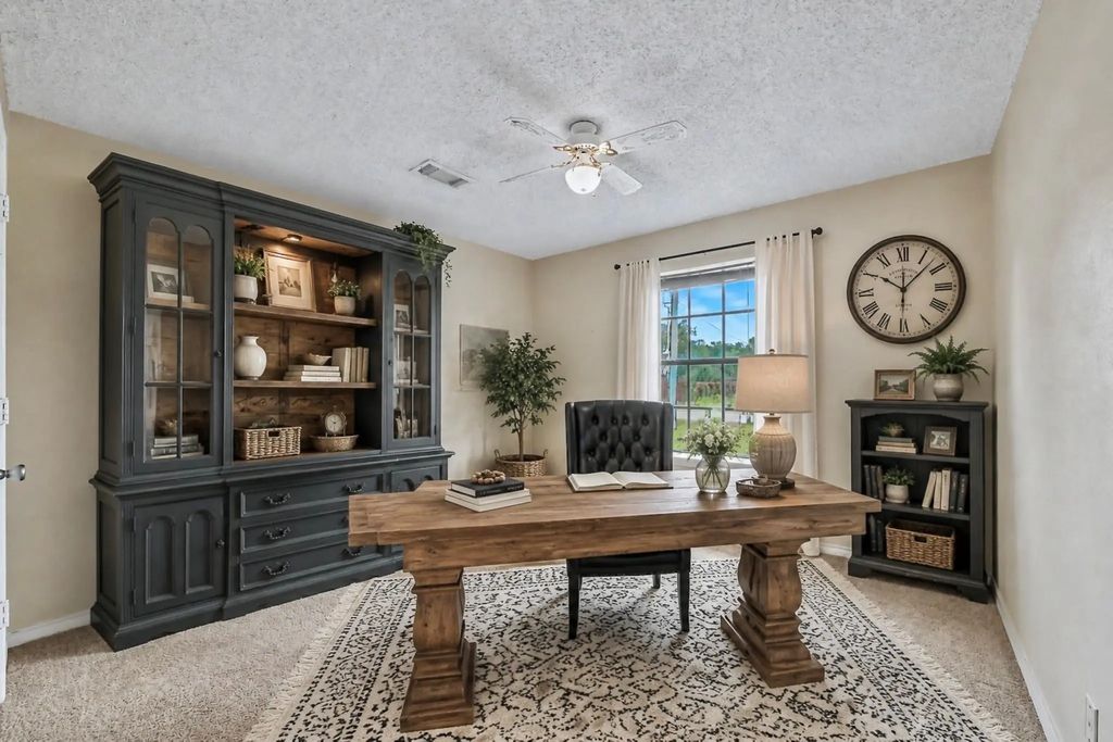 201 Red Oak Circle, Brazoria