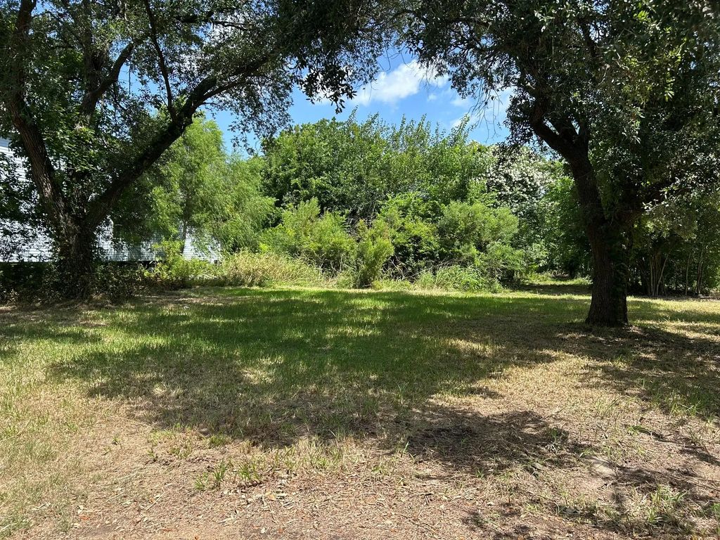 516 Meadowlawn Street, La Porte