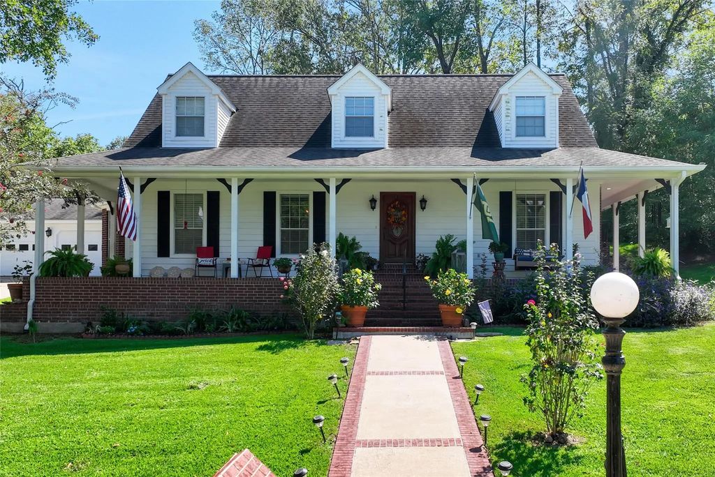220 Lake Oaks Boulevard, Coldspring