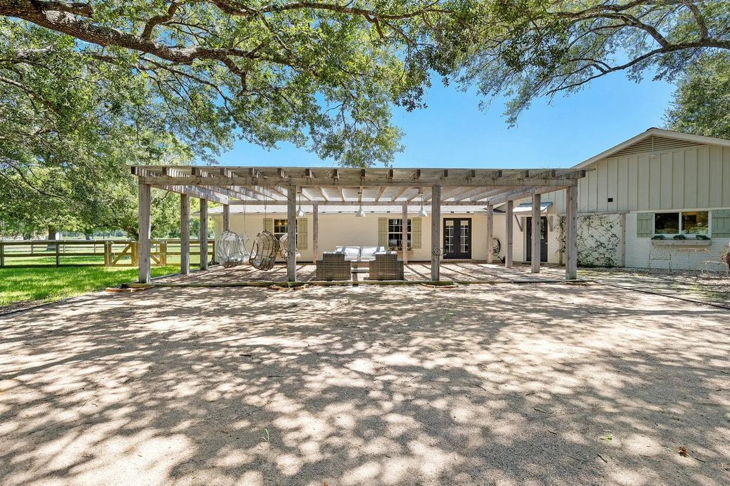 3042a Poskey Road, Anahuac