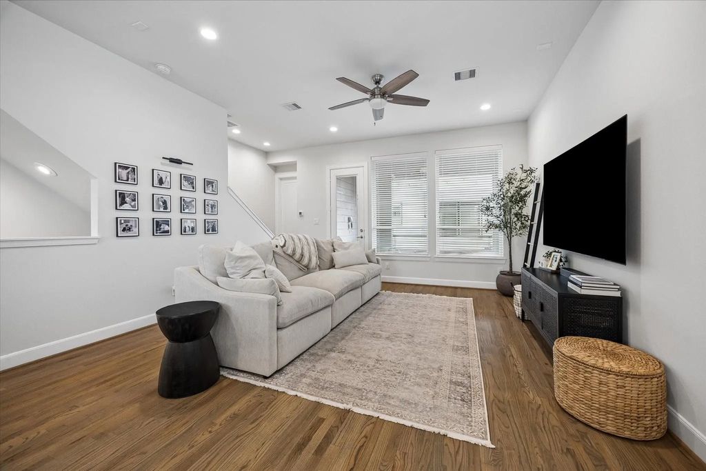 2491 W 11th Street, Houston