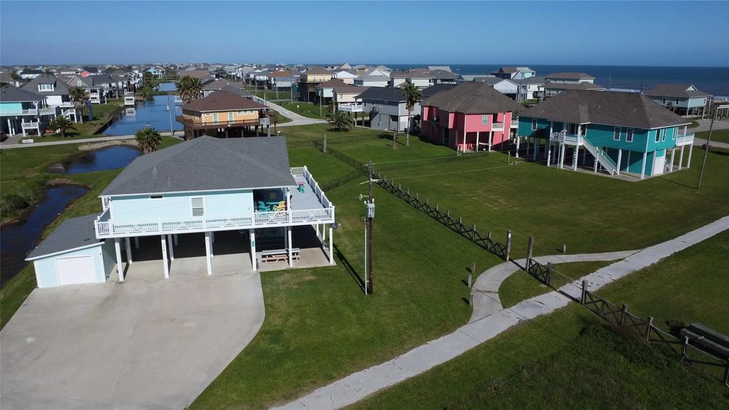 926 Surfside Drive, Crystal Beach