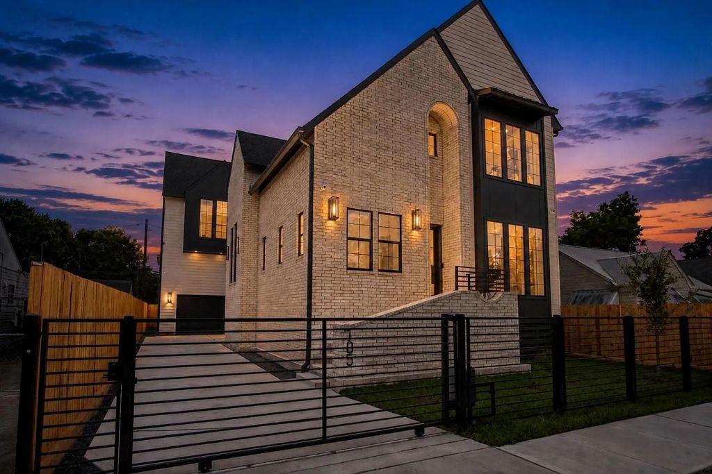 705 Walton Street, Houston