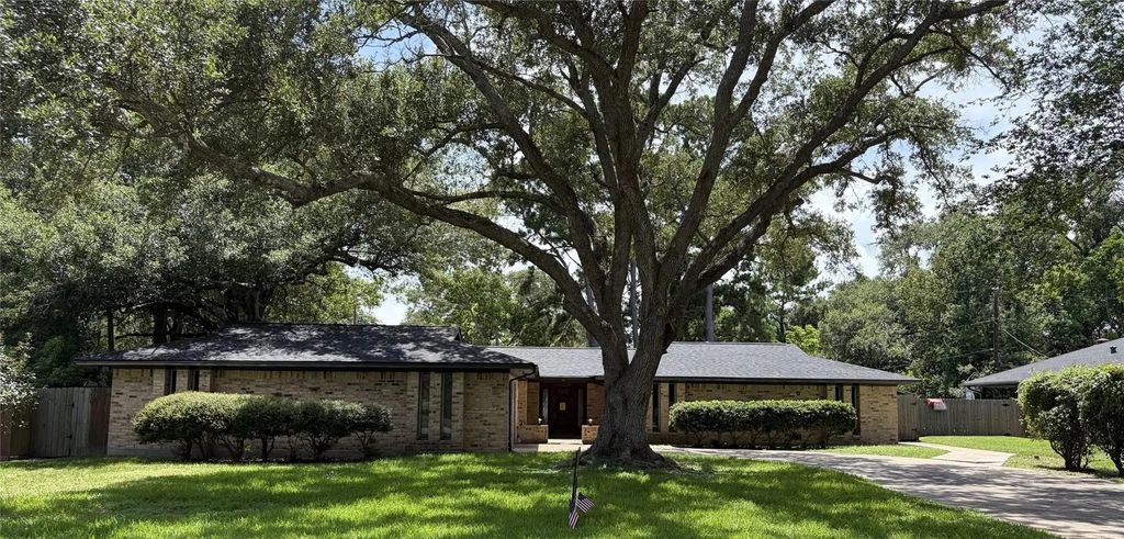 410 Riverside Drive, Alvin