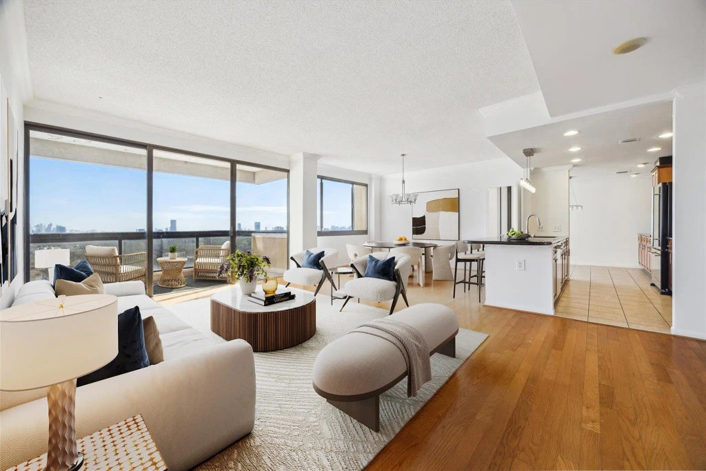 49 Briar Hollow Lane 1704, Houston