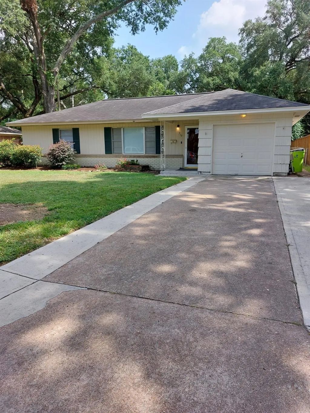719 Barbara Street, Tomball