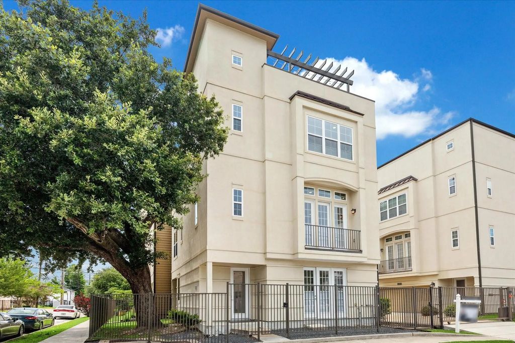 104 W Drew Street, Houston