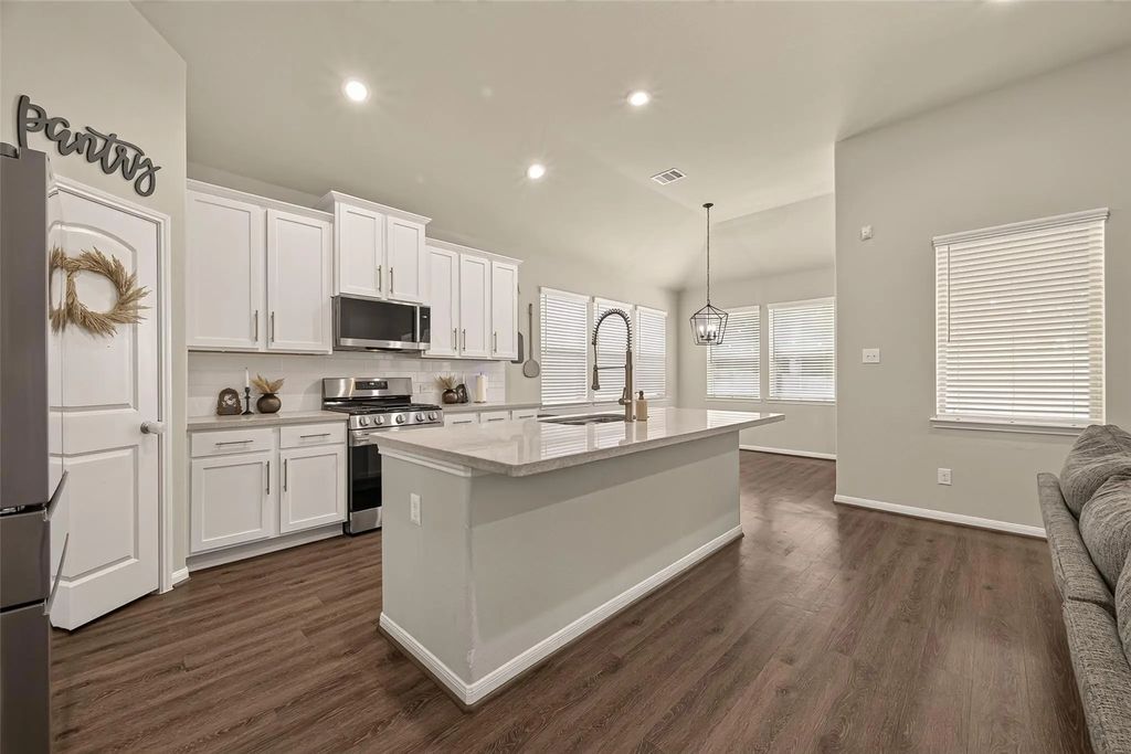 1665 Morgan Trail Drive, Alvin