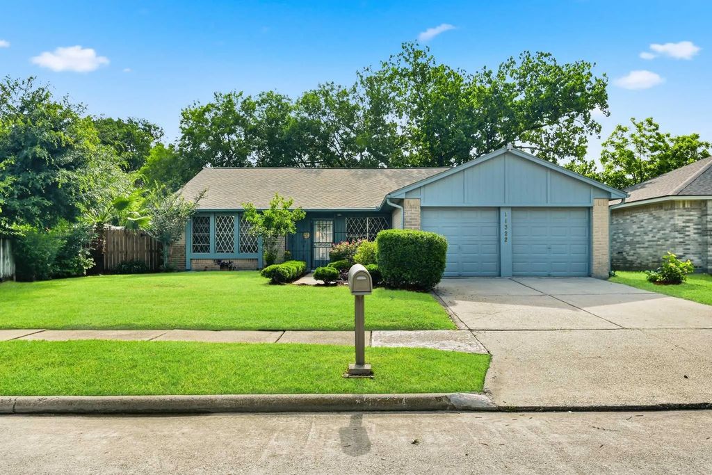 11322 Yorklyn Drive, Houston