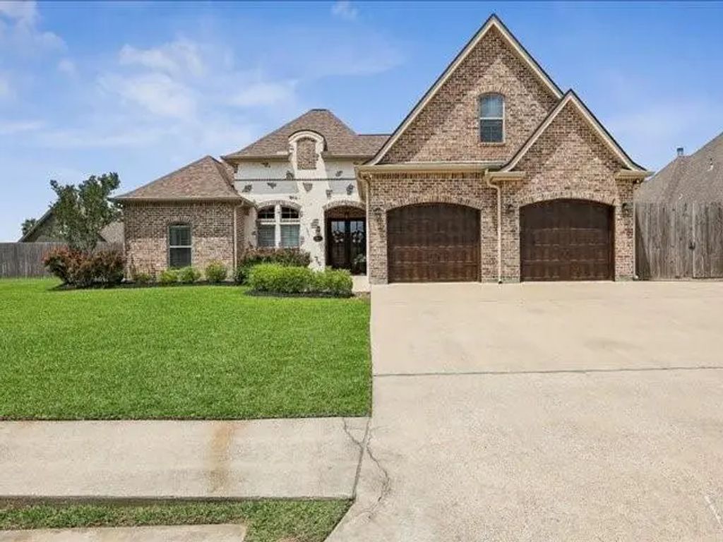 100 Sir Cameron, Lumberton