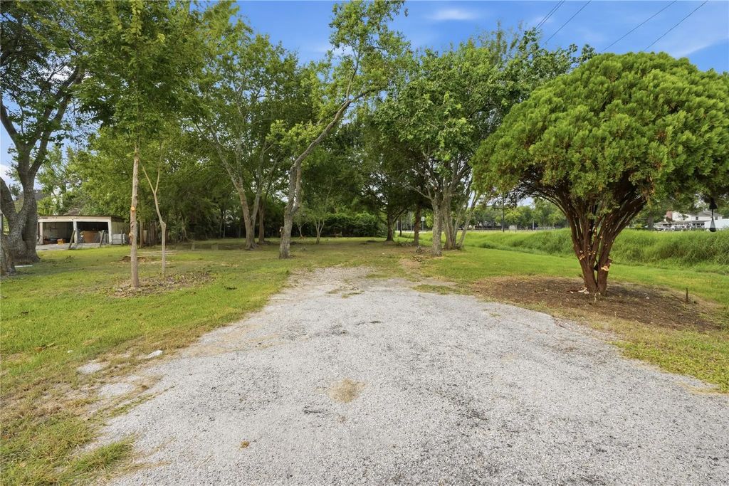 6102 Silver Drive, Pearland