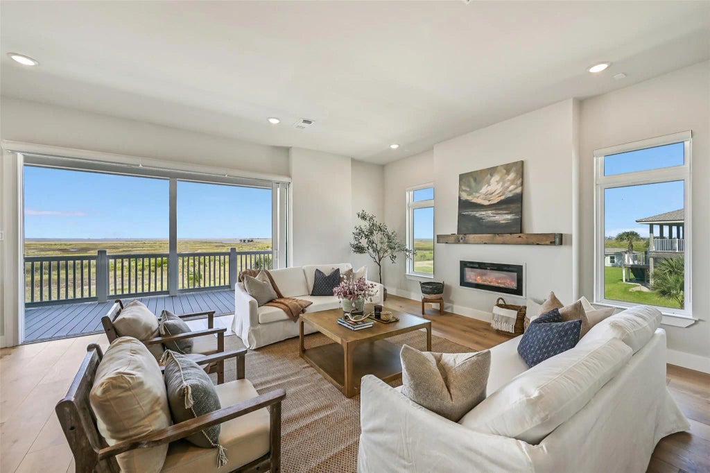 12011 Blue Water Highway, Freeport