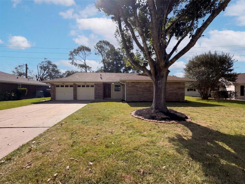 609 Heather Lane, Friendswood