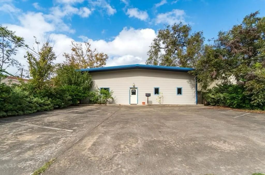 224 E Main Street, Clute