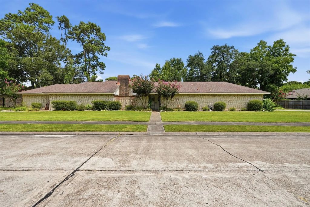 3508 Camelot Street, Baytown
