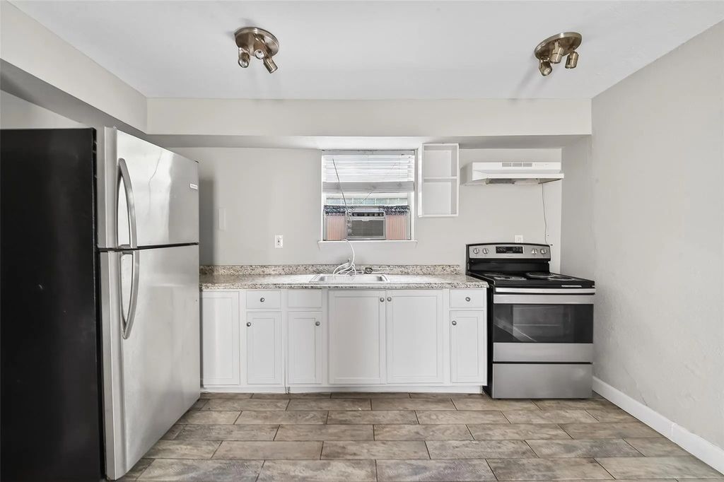 6832 Ave I A, South Houston