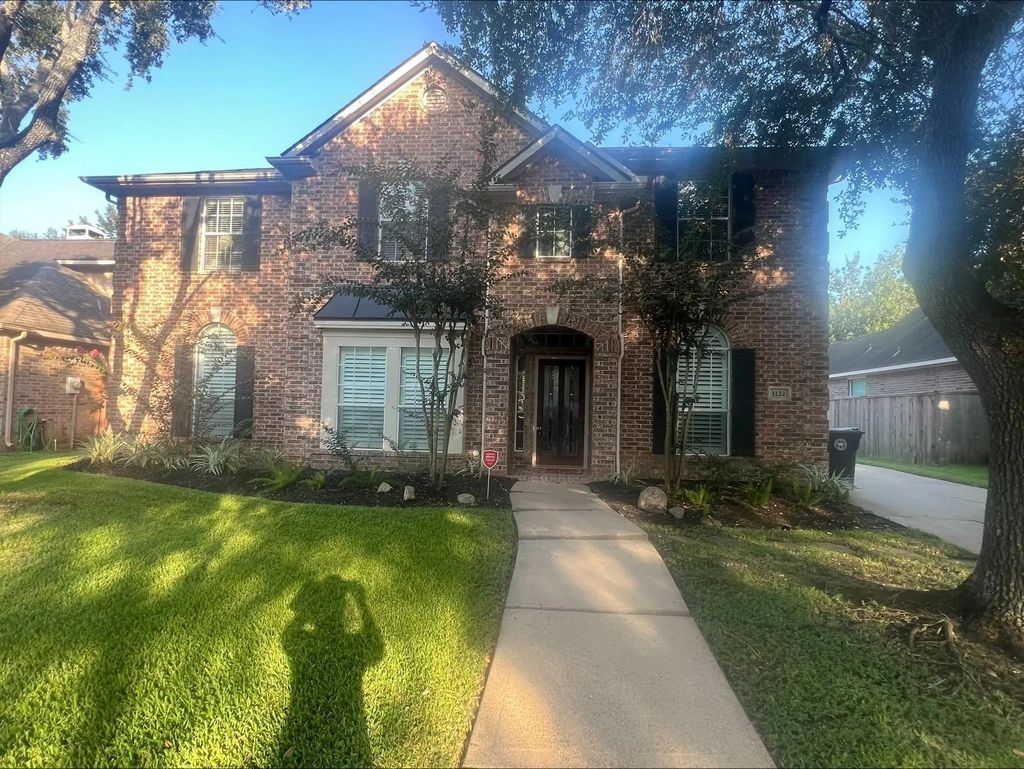 1122 Oak Glen Lane, Sugar Land