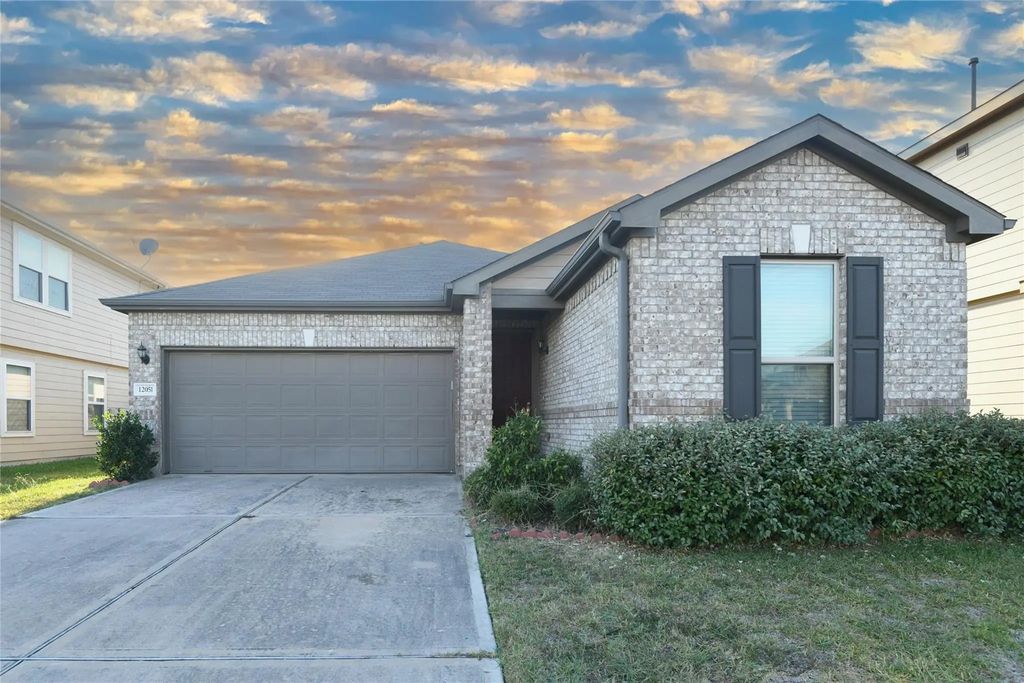 12051 Main Oak Street, Houston