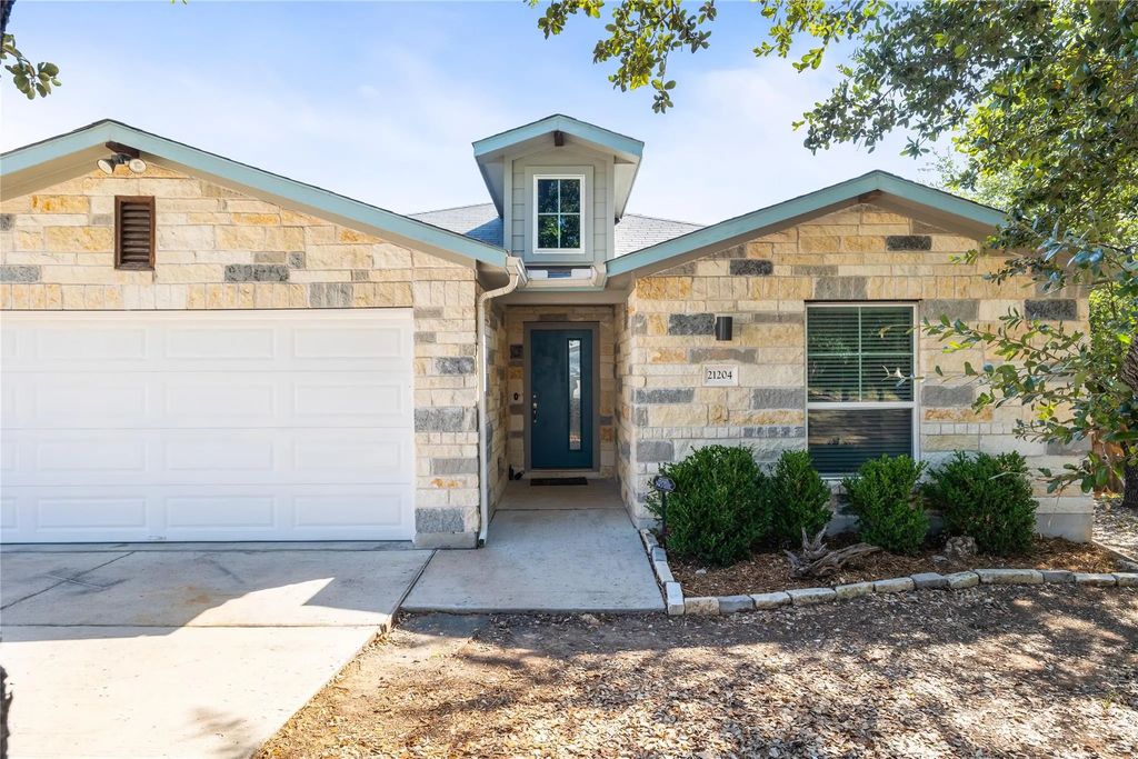 21204 Santa Rosa Avenue, Lago Vista