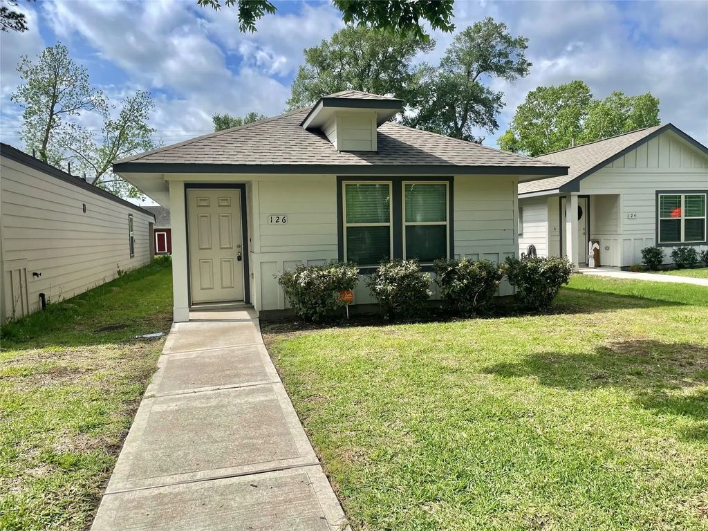 126 E Ash St, Angleton