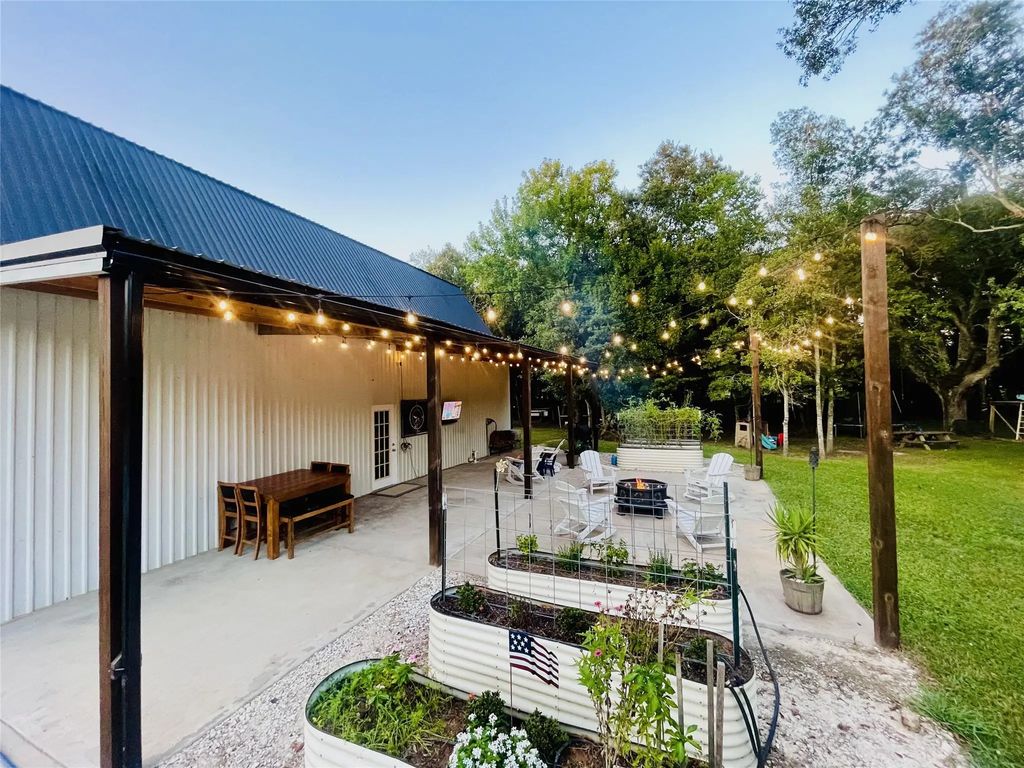 416 County Road 28, Angleton