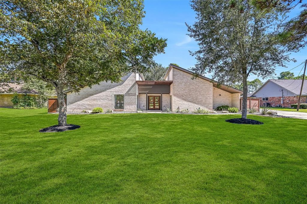 921 Falling Leaf Drive, Friendswood
