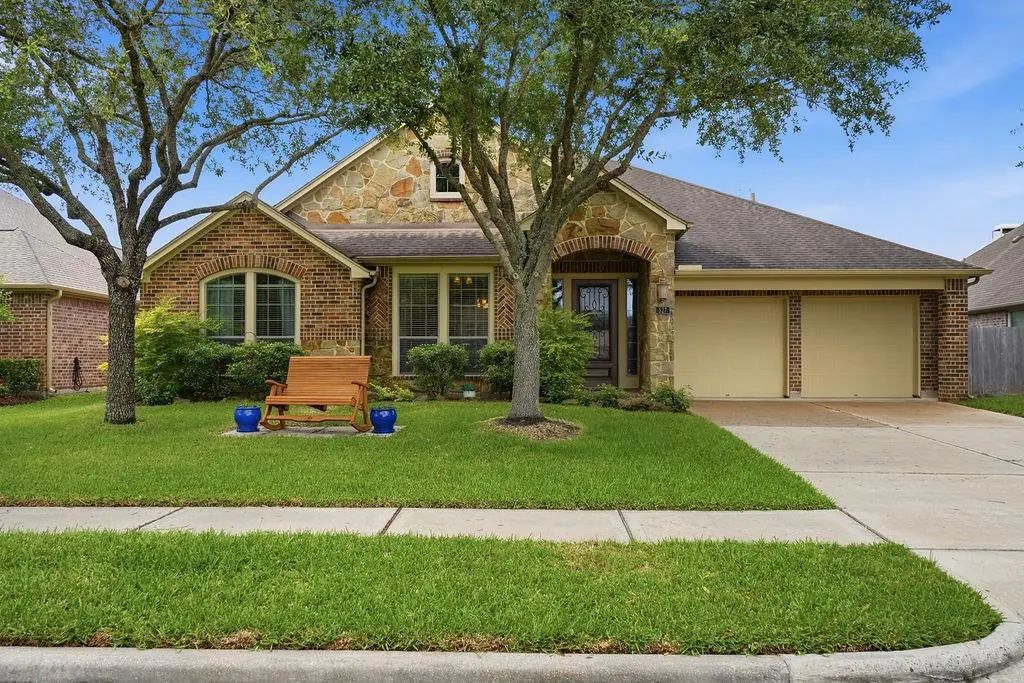 527 Jordan Creek Court, League City