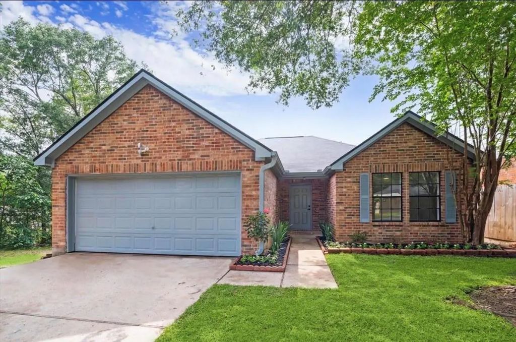 3812 Maple Drive, Conroe