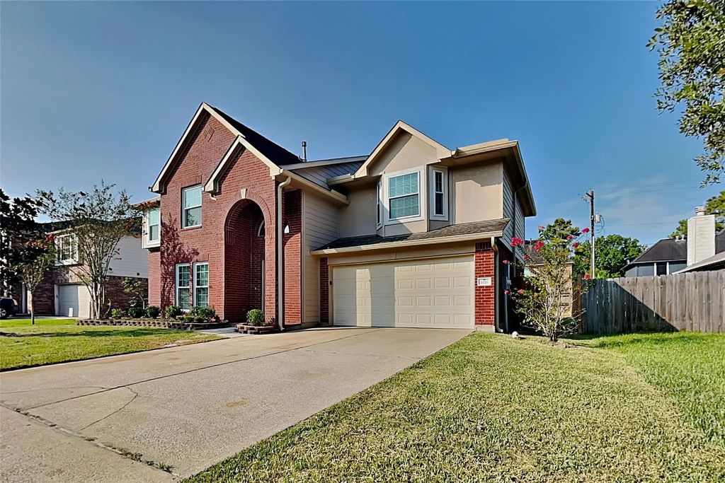 1116 Lake Shore Drive, Pearland