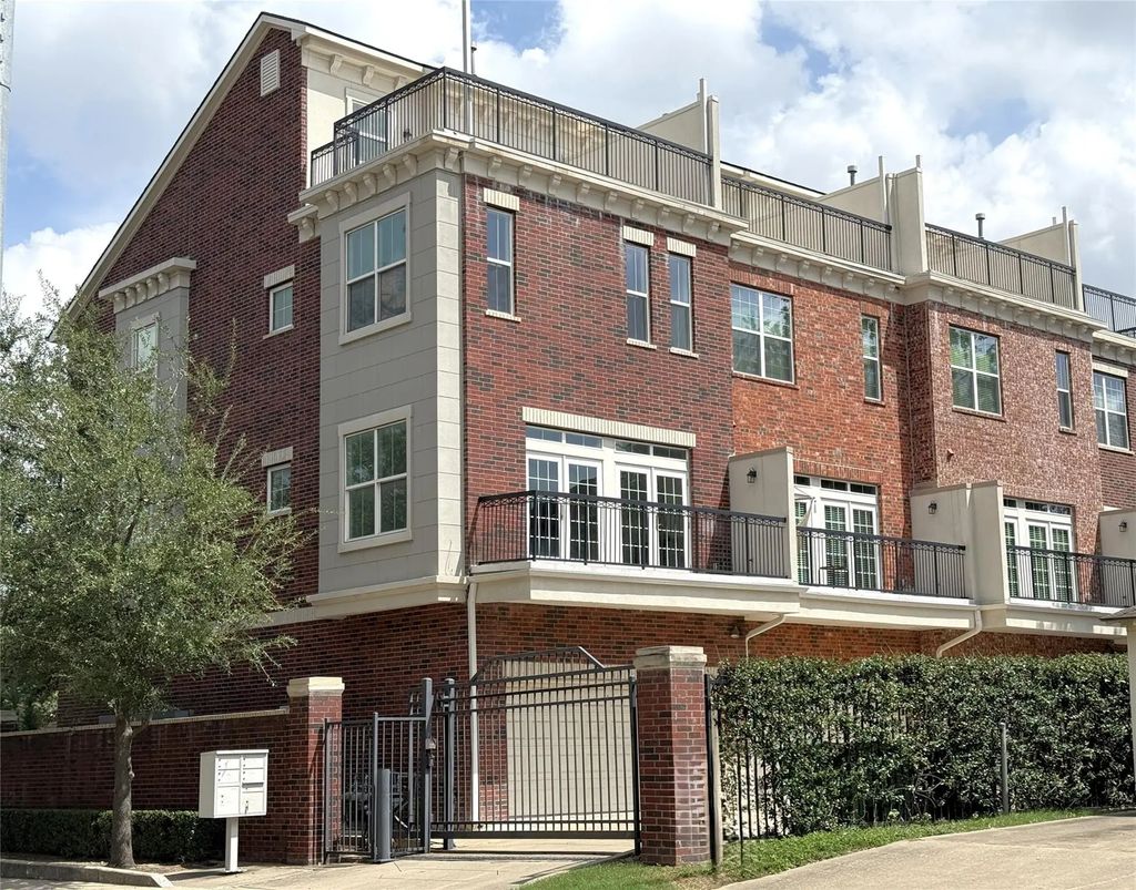 1669 Richmond Avenue, Houston