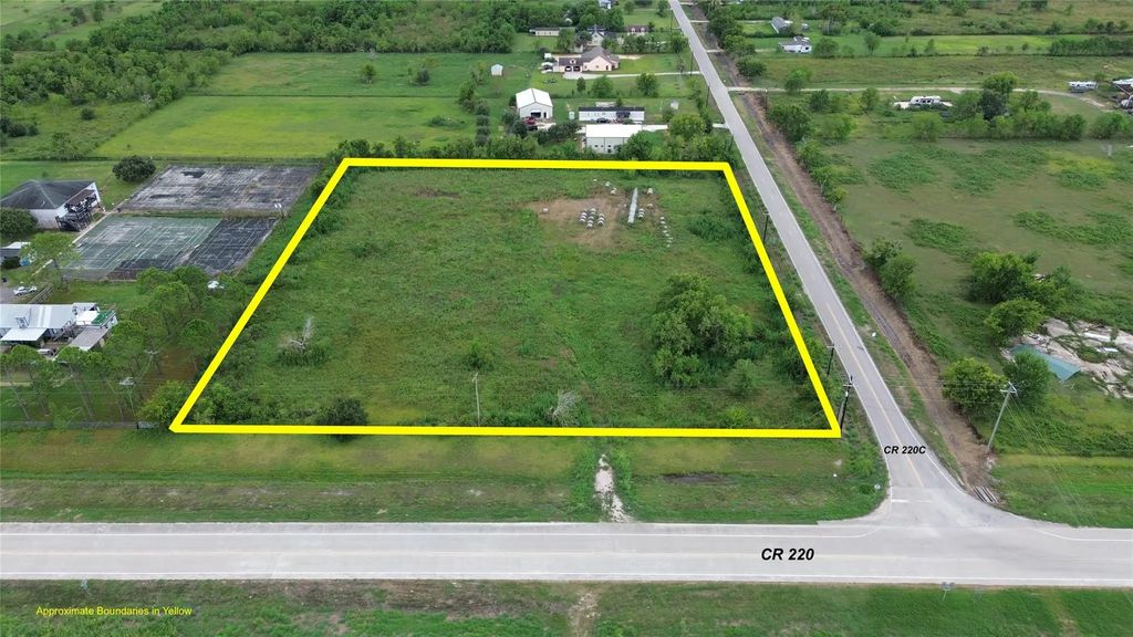 1326 County Road 220, Angleton
