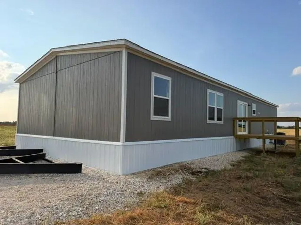 365 County Road 305, Knippa