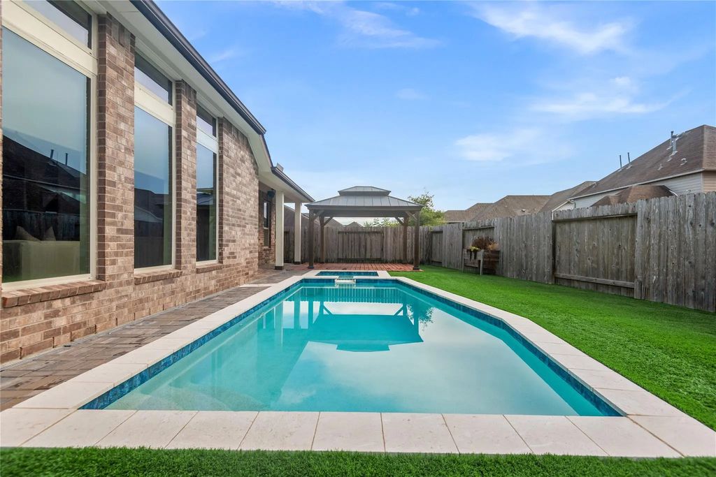 4804 Ladona Court, League City