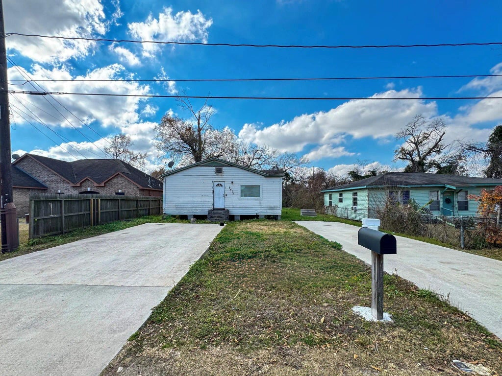 9401 Heatherside Street, Houston