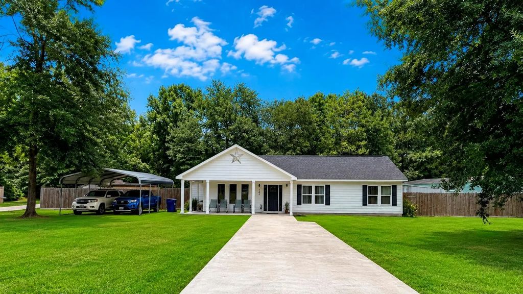 133 Parks Boulevard, Livingston