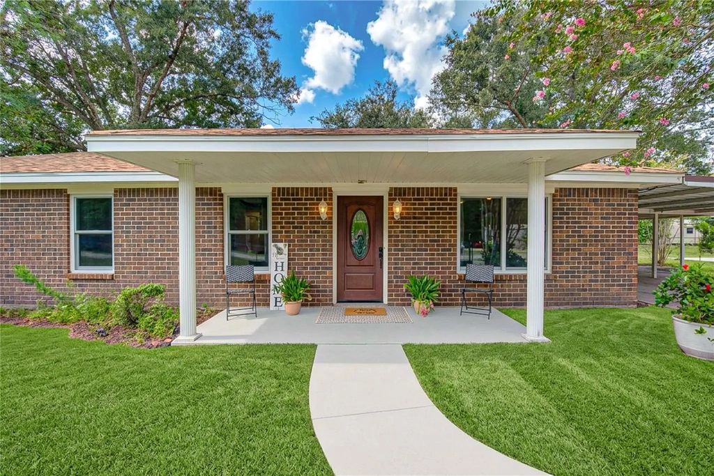 16746 Main Street, Splendora
