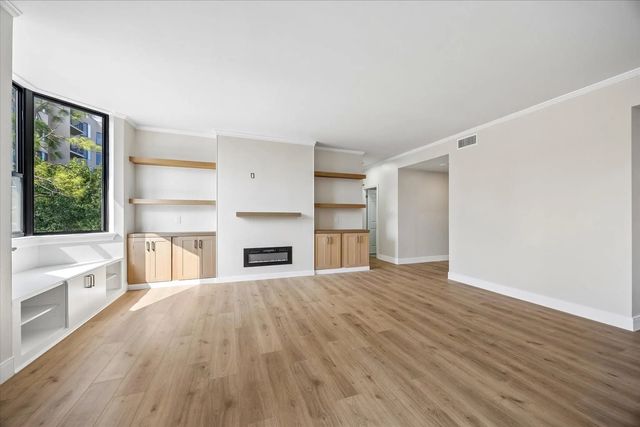 651 Bering Drive 402, Houston