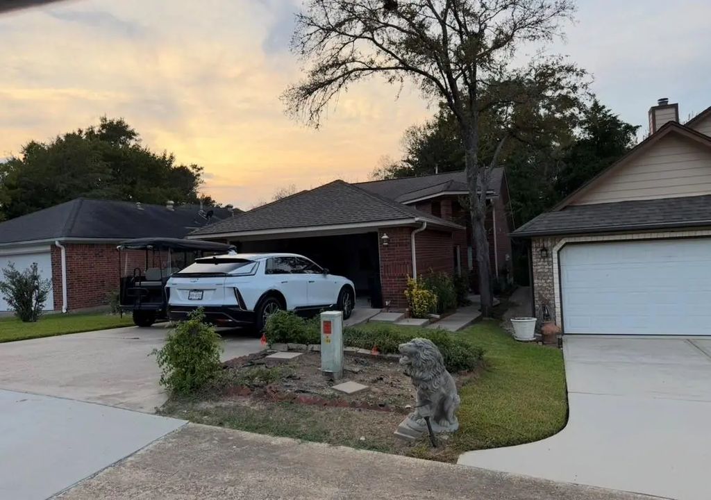 102 Harbour Town Circle, Conroe