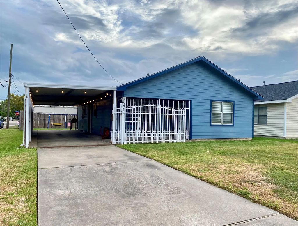 221 E Defee Avenue, Baytown