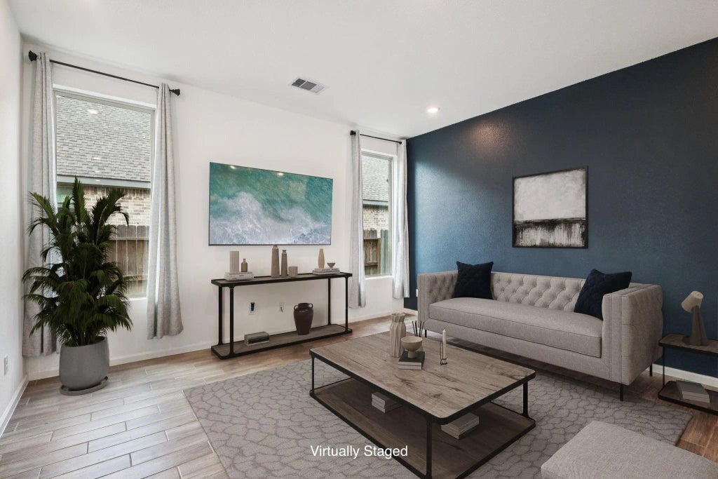 4925 Chester Lake Lane, Porter