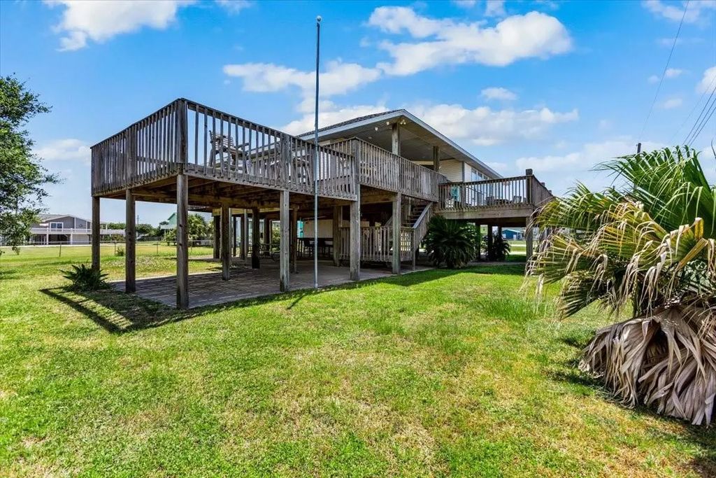 970 Gulfview Drive, Crystal Beach