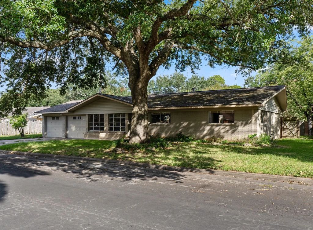 2909 La Vista Avenue, Bay City