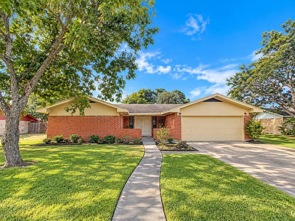 114 Linnville Drive, Port Lavaca