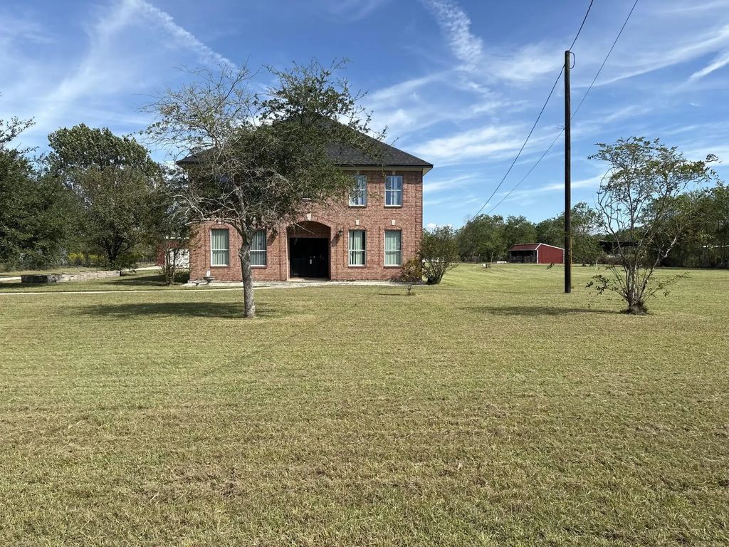 1927 County Road 486, Dayton