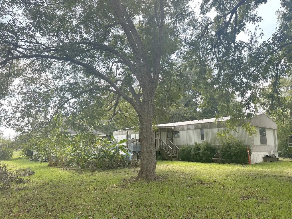414 Shaw Street, Alvin