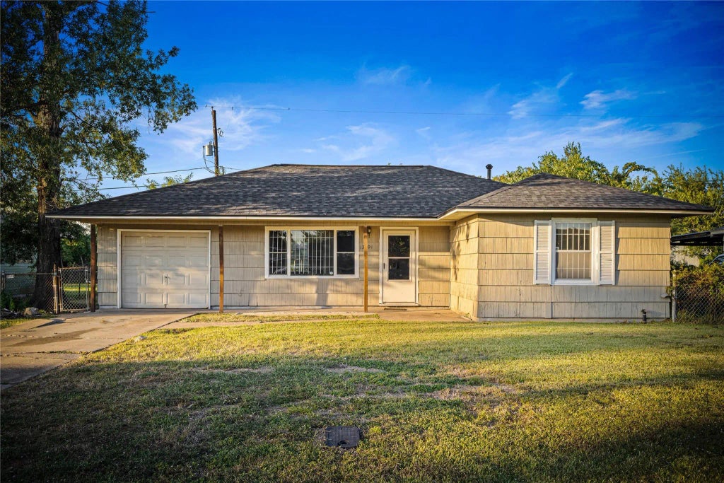 13001 Knollcrest Street, Houston